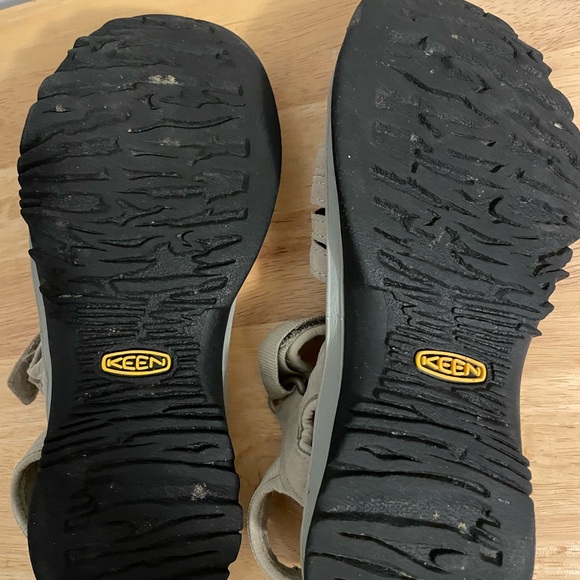 KEEN Rose Womens 8 Beige Suede Strappy Outdoors Hiking Sport Sandals Shoes - Picture 6 of 8